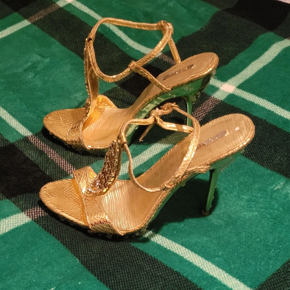 🔥🔥HP🔥🔥3-6-25🔥🔥WOMENS CELESTE STILETTO HEELS GOLD STUDS SIZE 7